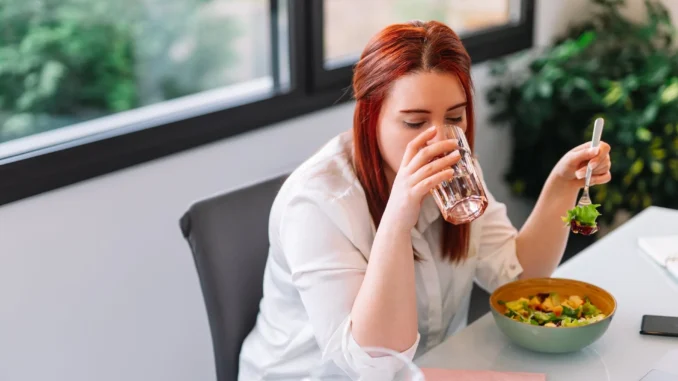 Drink-water-while-eating-jpg