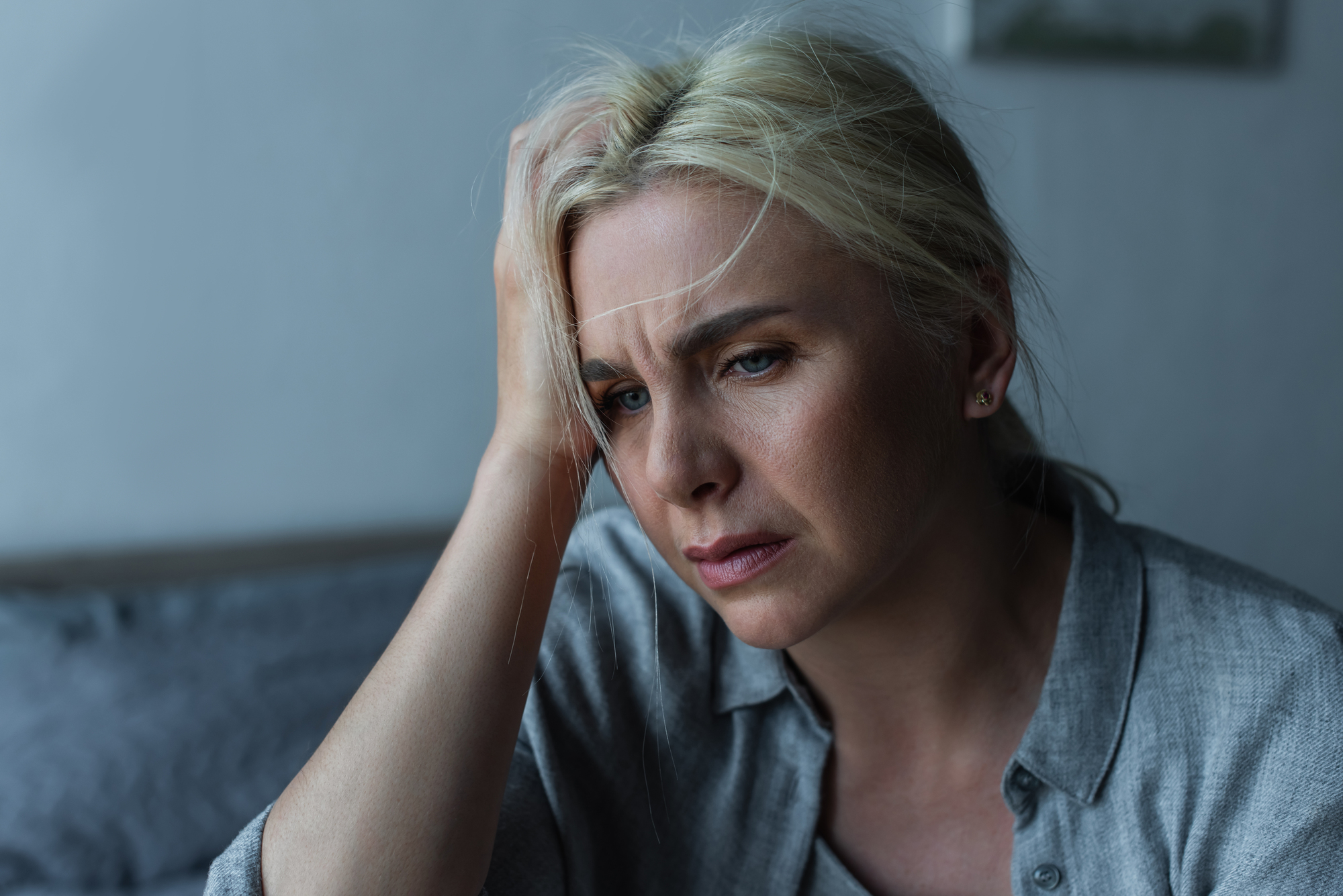 4 Powerful Ways To Stay In Her Head (Without Trying Too Hard)