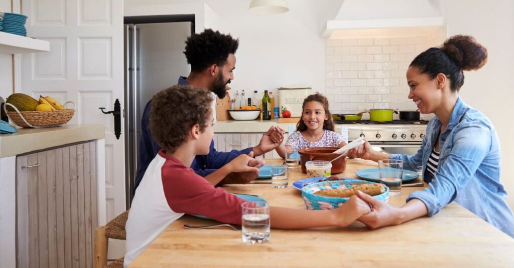 4 Powerful Reasons Why You Should Pray Before Eating Every Meal