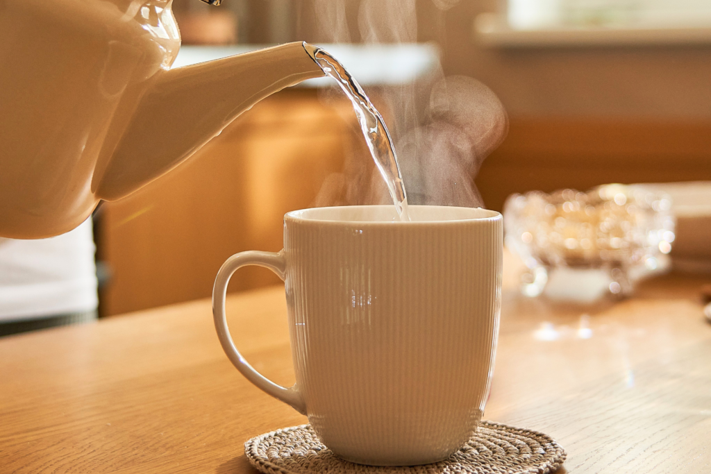 7 Everyday Items You Should Never Drink Warm Water From – The Hidden Risks You Need to Know!