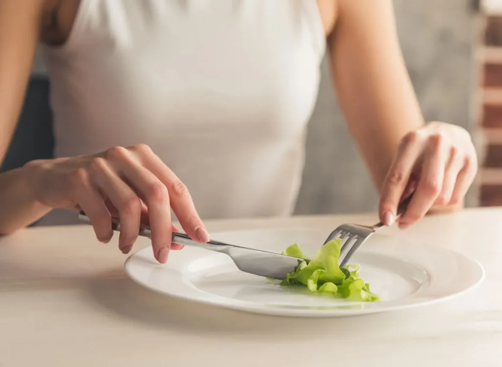 Signs You’re Not Eating Enough Food to Meet Your Body’s Needs